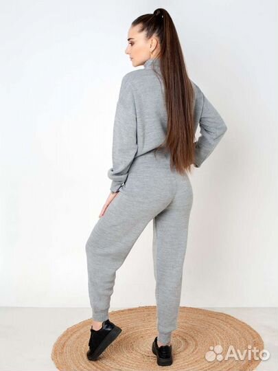 Вязаный спортивный женский костюм (42-44)