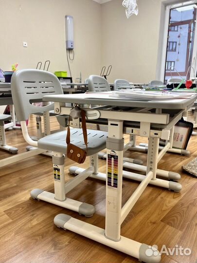 Комплект детской мебели растущая парта и стул