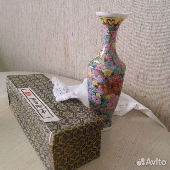 Ваза китайский фарфор. В наличии