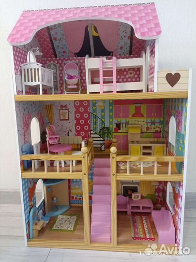 Кукольный домик с мебелью