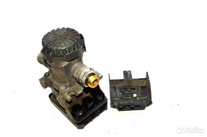 Кран EBS, переднего моста, правый (модулятор) merc