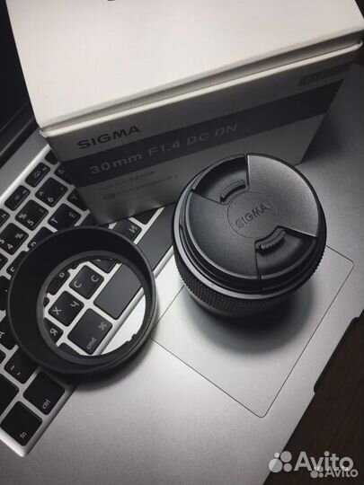Sony a6300 + sigma 30 1.4 + клетка + з/у