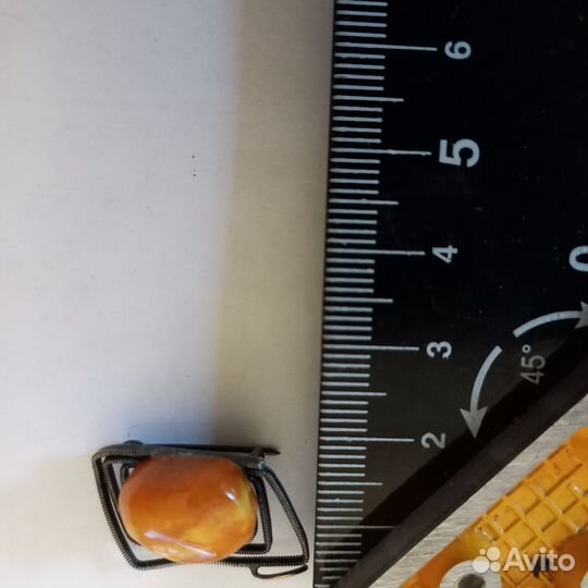 Винтажная брошь янтарь