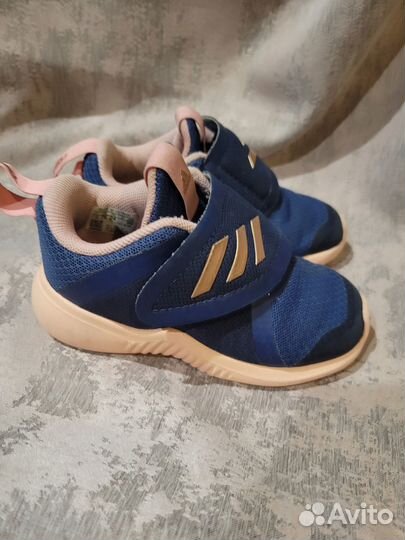 Кроссовки adidas 24