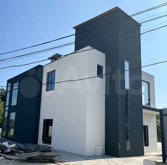 Дом 299,8 м² на участке 4 сот.