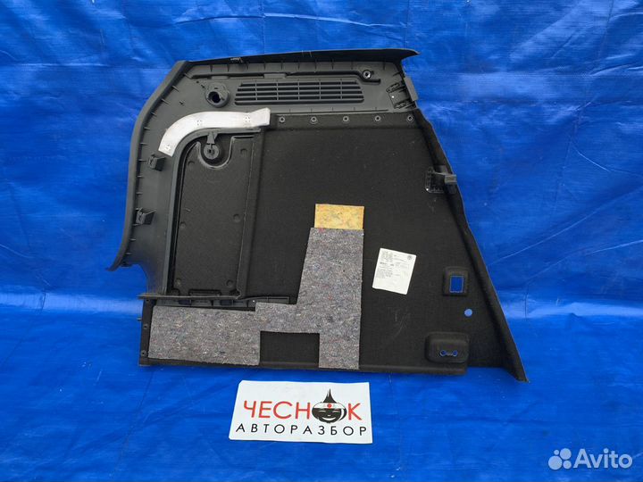 Обшивка багажника правая в сборе Tiguan до 2017
