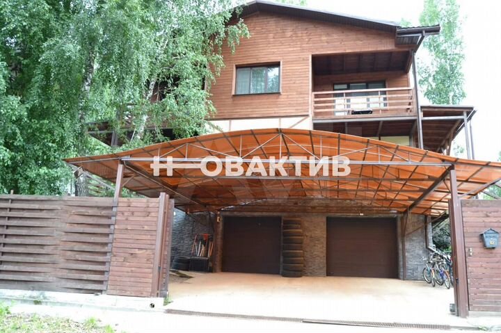 Коттедж 289,8 м² на участке 12,5 сот.