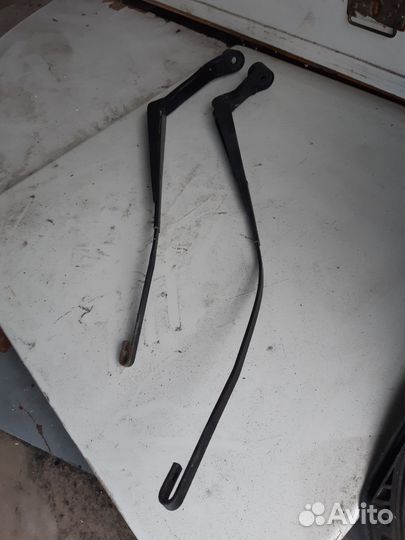 Поводок стеклоочистителя Ланцер 9