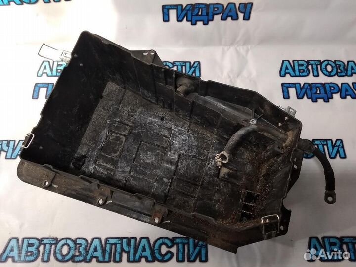 Крепление АКБ Volkswagen Touareg 7L0801283D Отличное состояние