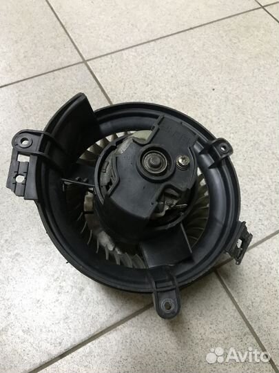 Моторчик печки Mercedes-Benz W124 2.0D