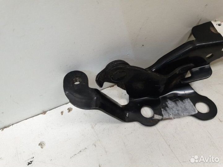 Петля Капота правая Toyota Corolla E120 2001-2007