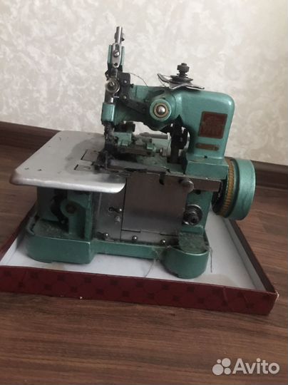 Швейная машинка оверлок