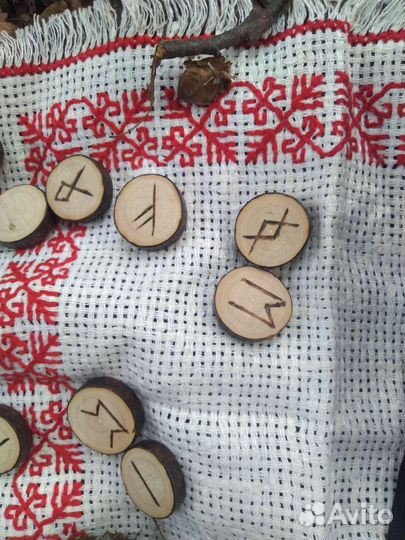 Руны из яблони