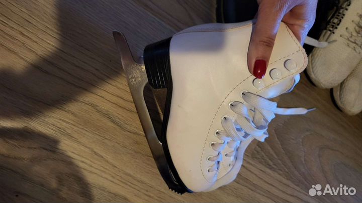 Коньки фигурные для девочки