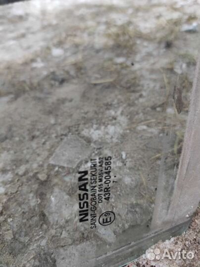 Стекло двери переднее правое Nissan Tiida C11