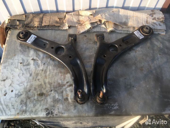 Левый, Правый рычаг Хендай Элантра 5 MD