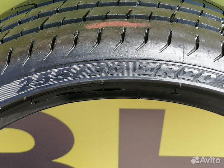 Pirelli P Zero 255/30 R20