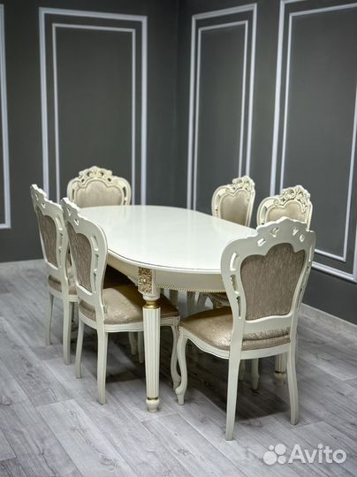 Стол обеденный. В наличии