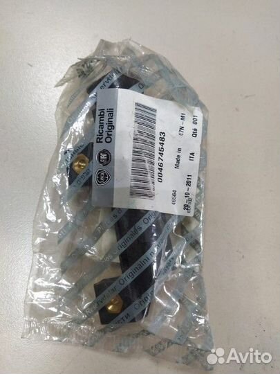 Кронштейн стекла передней двери Fiat Doblo