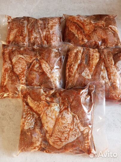 Мясо перепела, яйцо, маринованные крылья индейки