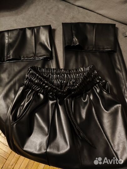 Брюки из экокожи женские черные