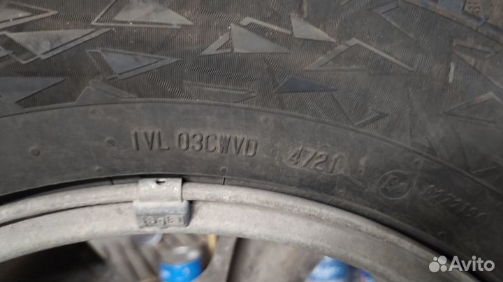 Continental IceContact 3 215/65 R16