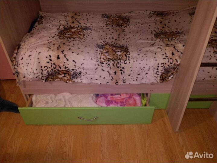 Детский гарнитур с двухьярусной кроватью