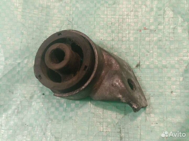 Опора радиатора Opel Vectra B