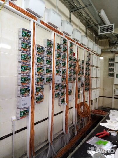 Бригада слаботочников, электриков