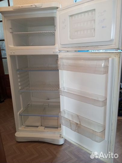 Холодильник indesit