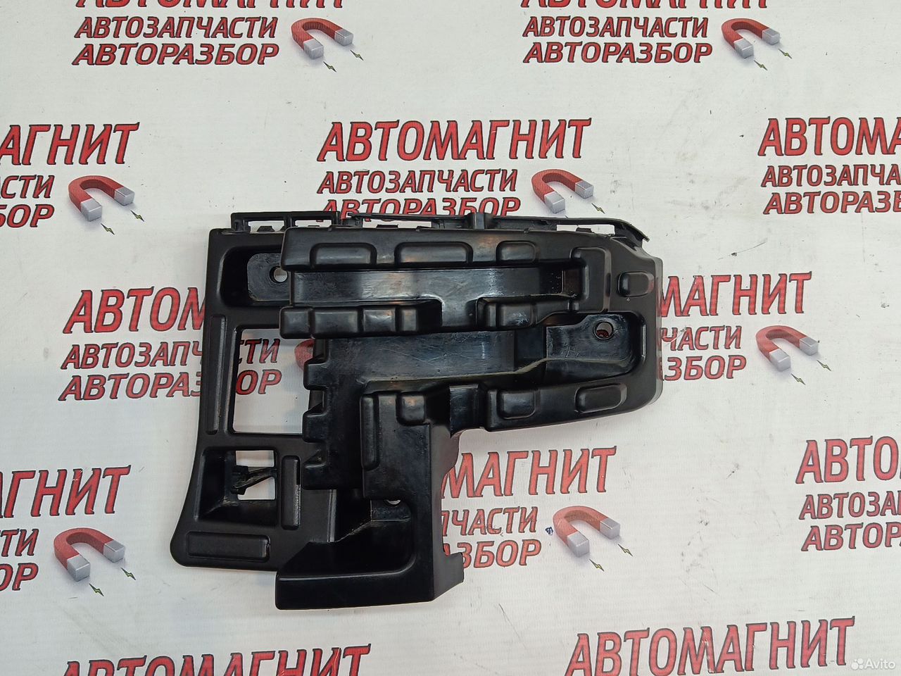 Кронштейн заднего бампера правый Geely Monjaro