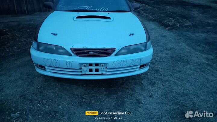 Два бампера на Тойота Карина ед