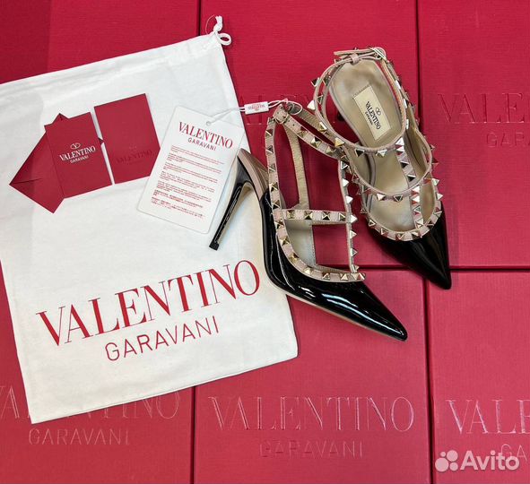 Туфли женские Valentino Garavani Rockstud