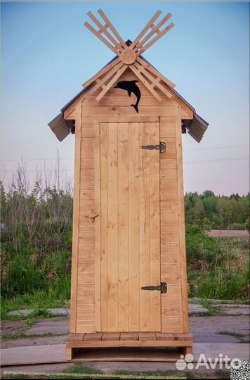 Уличный туалет деревянный