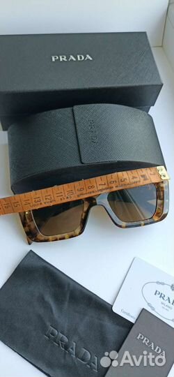 Солнцезащитные очки prada