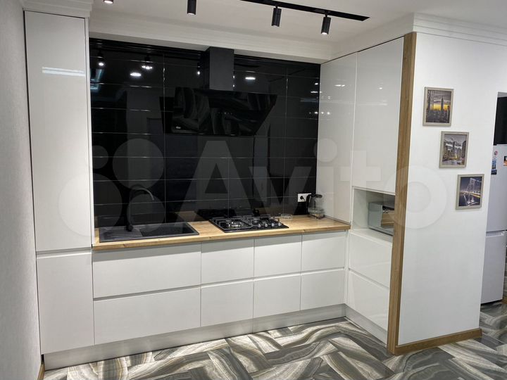 2-к. квартира, 68 м², 2/6 эт.