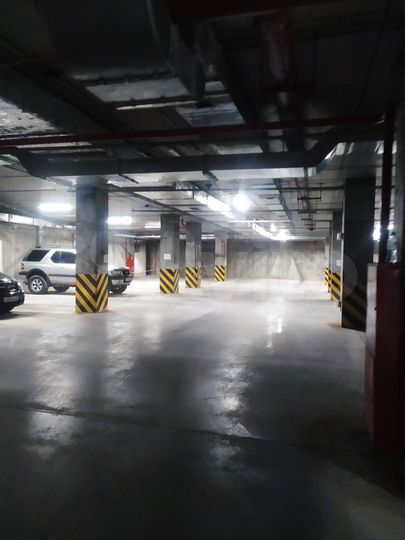 Машиноместо, > 30 м²