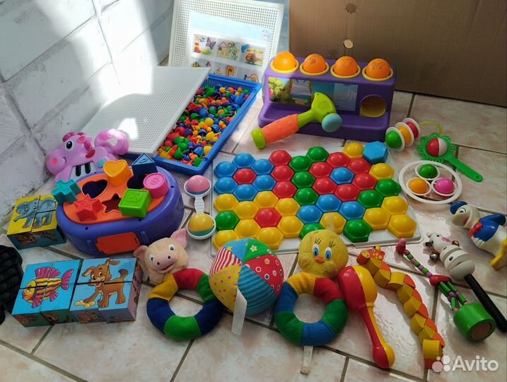 Развивающие игрушки для малышей пакетом