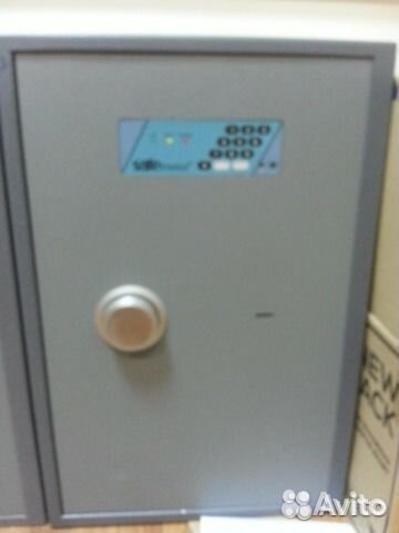 Сейф с двумя замками