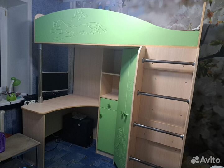 Кровать чердак со столом бу