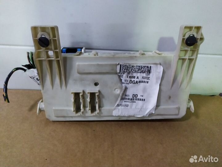 Блок предохранителей салонный Форд Фокус 2