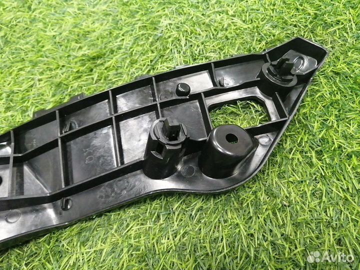 Крепление бампера переднее левое Toyota Rav4 CA40