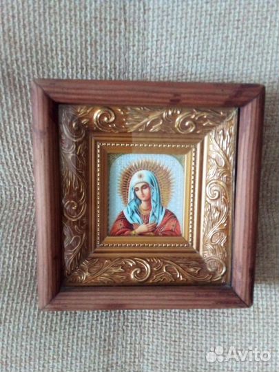 Икона в киоте