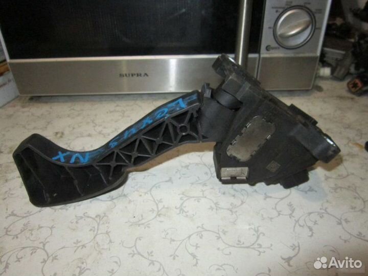 Педаль газа Lexus Nx