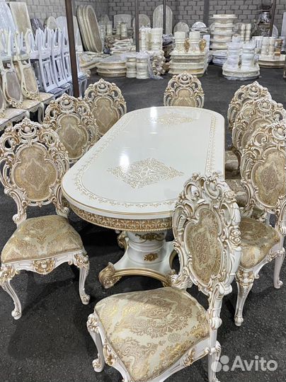 Стол и стулья