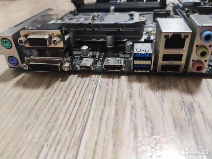 Материнская плата