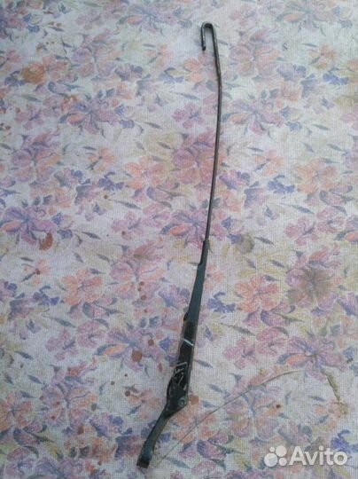 Поводок стеклоочистителя передний правый