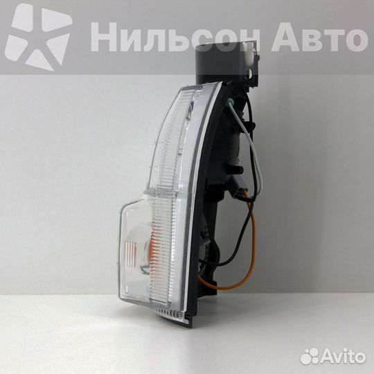 Габарит nissan atlas F23 1992-2007 г, белый (хруст