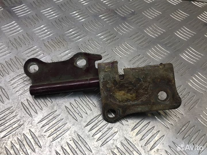 Петля капота правая Kia Shuma лифтбек 1.5 2000