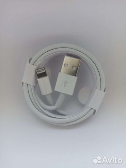 Зарядный шнур на iPhone
